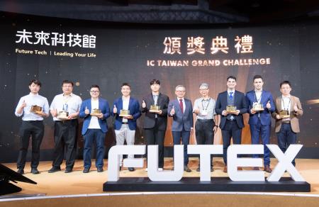 ICTGC第三梯次得獎團隊，由國科會吳誠文主委親自頒獎。